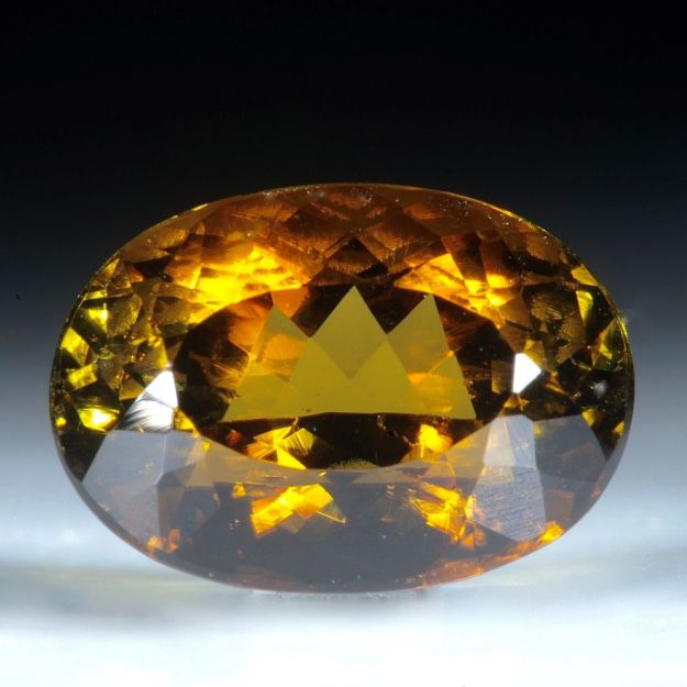 Andalusit ca. 13x9.3mm