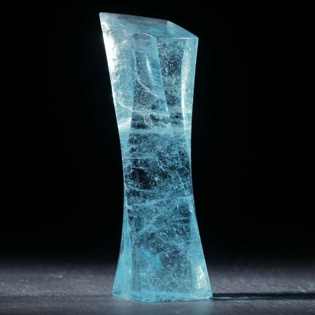 Aquamarin aus Afrika, Kleinskulptur, gedreht geschliffen