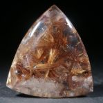 Kleinskulptur aus Quarz mit Rutilsternen
