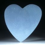 Chalcedon Herz mit Kristallrasen, ca.56x55x12mm