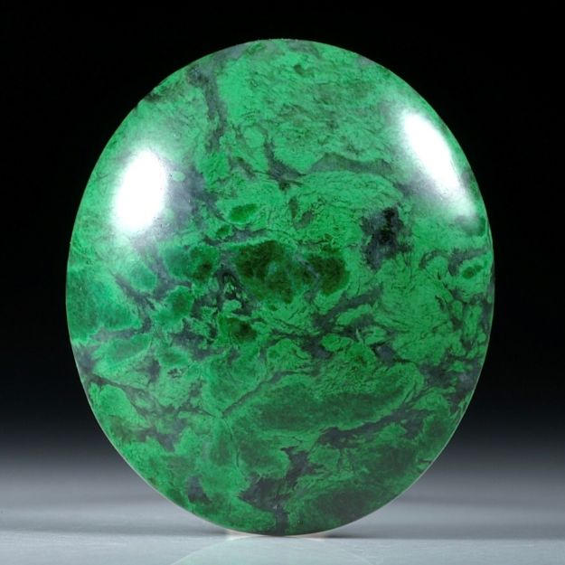 Chloromelanit Cabochon 66.33ct. ca.35.5x31x9mm