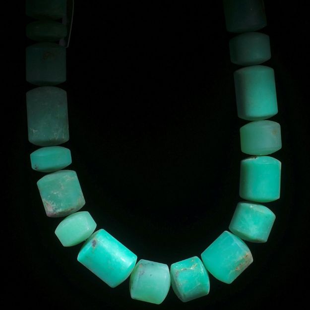 Chrysoprascollier Zylinderform mit gewölbten Stirnseiten matt