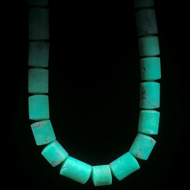 Chrysoprascollier Zylinderform mit gewölbten Stirnseiten matt