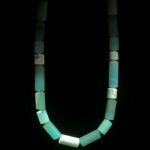 Chrysoprascollier Zylinderform mit gewölbten Stirnseiten matt