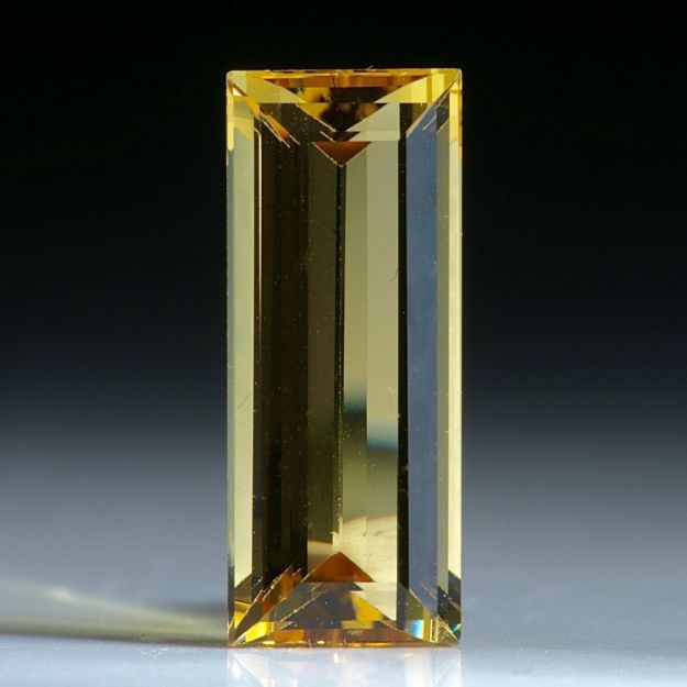 Goldberyll Brasilien, ca. 17.2x7x5mm, 4.6ct.