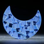 Lapislazuli Halbmond graviert, 40x32x5.6mm