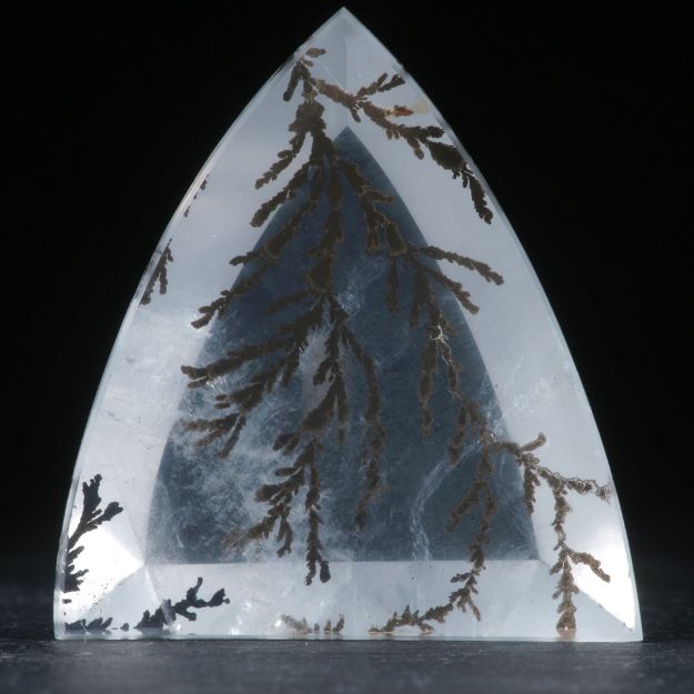 Quarz mit Einschluss ca.27x25x6mm 5.8g.