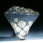 Ring aus Hämatit und Pyritkristallen