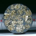 Ring aus Hämatit und Pyritkristallen