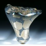 Ring aus Hämatit und Pyritkristallen