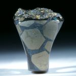 Ring aus Hämatit und Pyritkristallen