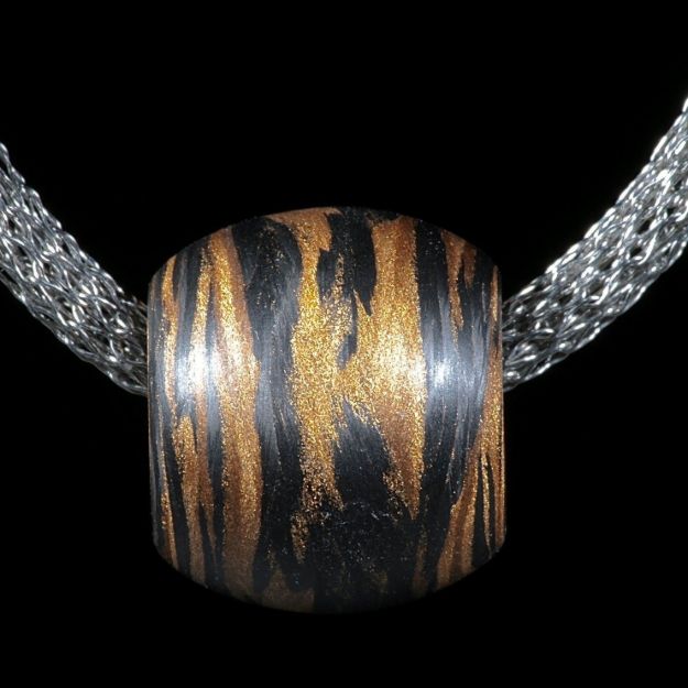 Carbon Anhänger mit Glasfaser Bleichgold metallic