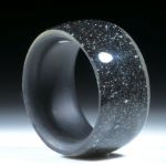 Karbonring mit Hämatitkristallen beschichtet