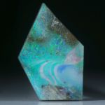 Boulderopal Australien, Freiform poliert, Rückseite plangeschliffen