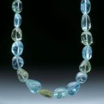 Beryll (Aquamarin und Goldberyll) Brasilien, Collier aus barocken Formen