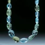 Beryll (Aquamarin und Goldberyll) Brasilien, Collier aus barocken Formen