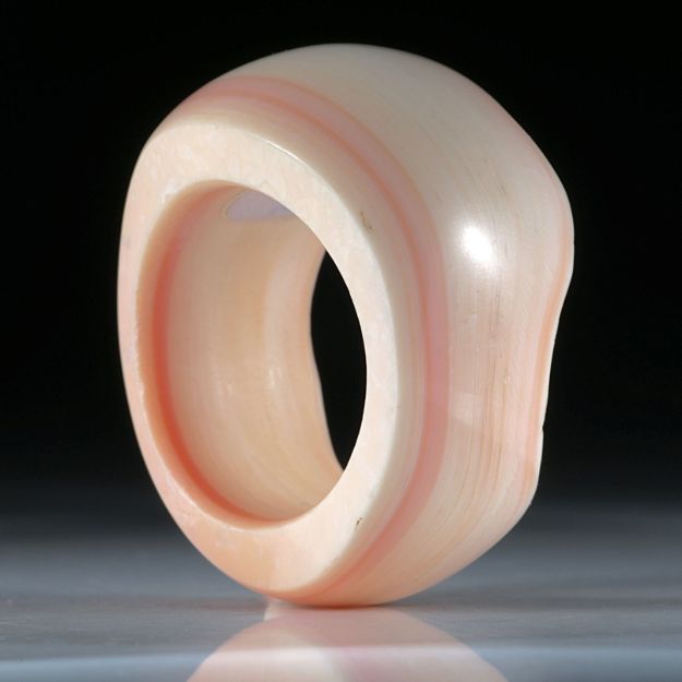 Conch, strombus gigas, Fingerring ca.34x30x18mm, Innendurchmesser 20.3mm