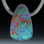 Dichroic Glass, Opalglas Anhänger mit Carbon Rückseite