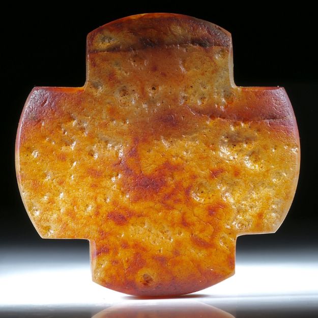 Karneol Madagaskar, Kreuz mit naturbelassener Oberfläche