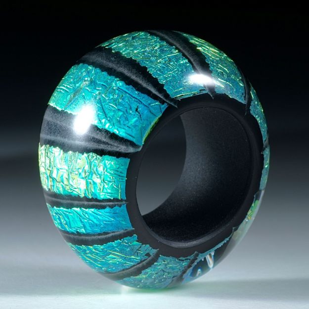 Opalglas Fingerring, aufwendig gearbeitet, Innendurchmesser 18.2mm