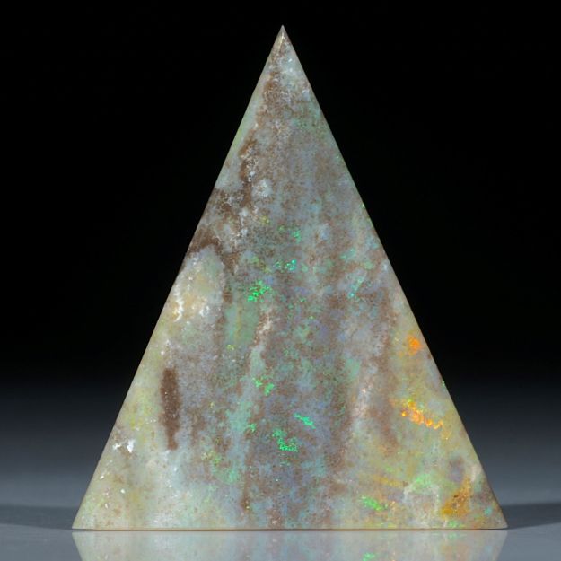 Edelopal Andamooka Australien, Dreieckform ca.47x41x3mm