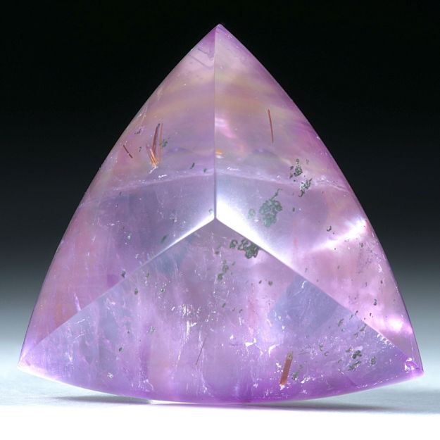 Amethyst mit Bergkristall doublettiert, Dreieck ca.35x34x19mm