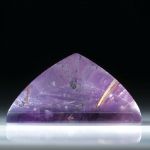 Amethyst mit Bergkristall doublettiert, Dreieck ca.35x34x19mm