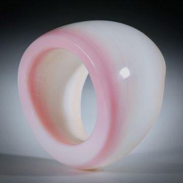 Conch, strombus gigas Fingerring, Breite im Verlauf von 9.5mm auf 19mm