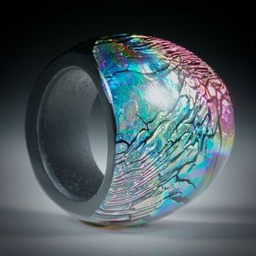 Fingerring Opalglas (Dichroic Glas), im Verlauf geschliffen und poliert