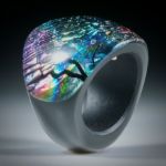 Fingerring Opalglas (Dichroic Glas), im Verlauf geschliffen und poliert