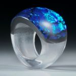 Fingerring Opalglas (Dichroic Glas), im Verlauf geschliffen und poliert