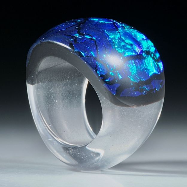 Fingerring Opalglas (Dichroic Glas), im Verlauf geschliffen und poliert