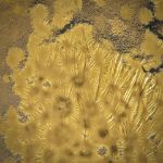 Glaskreuz mit eingebranntem Echtgold ca.84x56x3.5mm