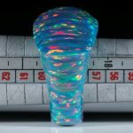 Fingerring aus synthetischem Opal, Tafelring im Verlauf geschliffen