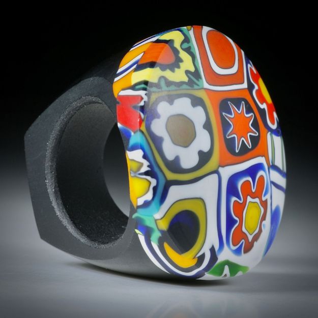 Fingerring aus Millefioriglas (Murano), feinmatt, Tafeldurchmesser 35mm