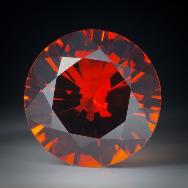 Madeira Citrin 8.9ct. rund facettiert 15x15x8.5mm