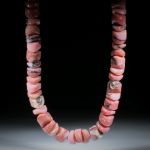 Edelsteincollier Opalith, handgeschliffenes Collier mit gebogenen Stirnseiten