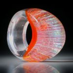 Fingerring Fusingglas, Opalglas, geschwungene Form im Verlauf geschliffen und poliert
