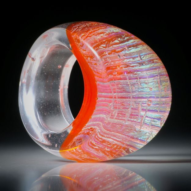 Fingerring Fusingglas, Opalglas, geschwungene Form im Verlauf geschliffen und poliert