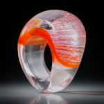 Fingerring Fusingglas, Opalglas, geschwungene Form im Verlauf geschliffen und poliert