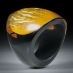 Fingerring Goldglas (Glas mit eingeschmolzenem Gold 23.75ct.) im Verlauf geschliffen und poliert