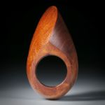 Fingerring aus Wurzelholz, Fantasieform poliert mit naturbelassenen Partien, Innendurchmesser 18mm