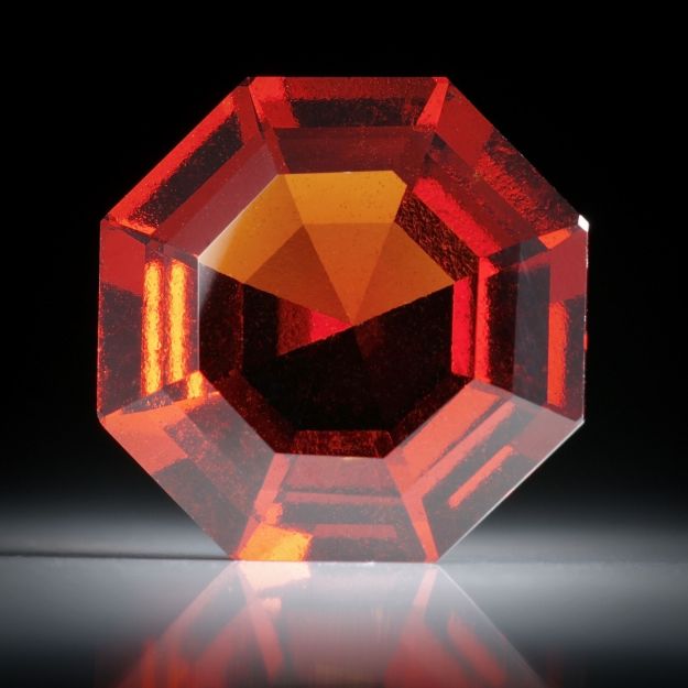 Granat Achteck facettiert, 15.12ct.  17x17x7.5mm