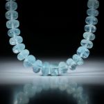 Edelsteincollier Aquamarin, Boutonformen von 6 bis 11mm Durchmesser, Länge 42.5cm