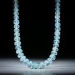 Edelsteincollier Aquamarin, Boutonformen von 6 bis 11mm Durchmesser, Länge 42.5cm