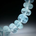 Edelsteincollier Aquamarin, Boutonformen von 6 bis 11mm Durchmesser, Länge 42.5cm