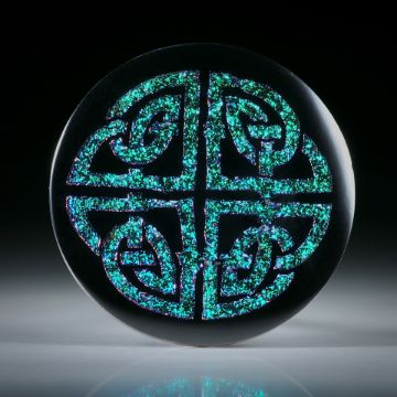 Opalglas Cabochon mit keltischem Knotenmuster, runde Form leicht bombiert ca.32x32x3.5mm