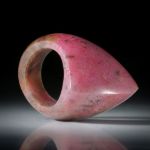 Edelsteinring Rhodonit, Fantasieform im Verlauf geschliffen und poliert, ca.39x28x30mm
