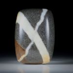 Kiesel Kreuzstein, barocker Cabochon poliert ca.38x27x9.5mm