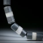 Kieselstein Collier, mattierte Zylinderformen mit 10mm Durchmesser, Stirnseiten bombiert, Länge 43cm